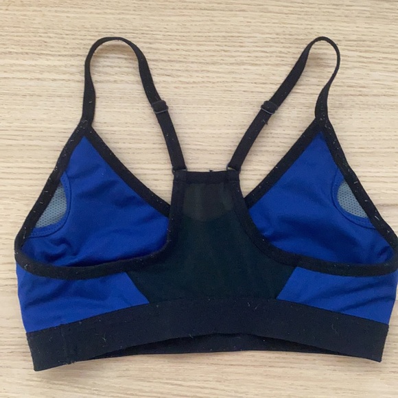Nike Sports Bra - size XS - Picture 2 of 2